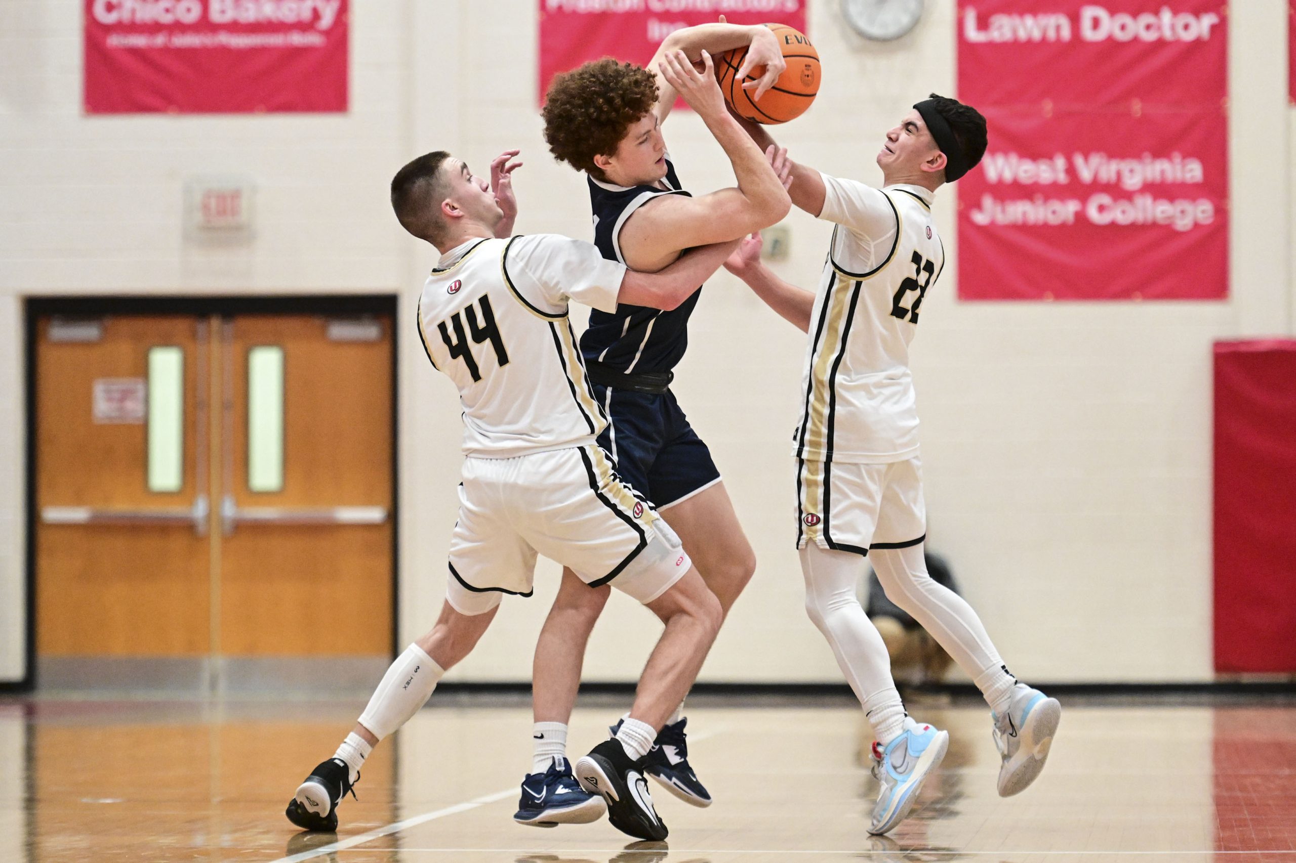 Parkersburg South's frantic pace pushes Patriots past University High